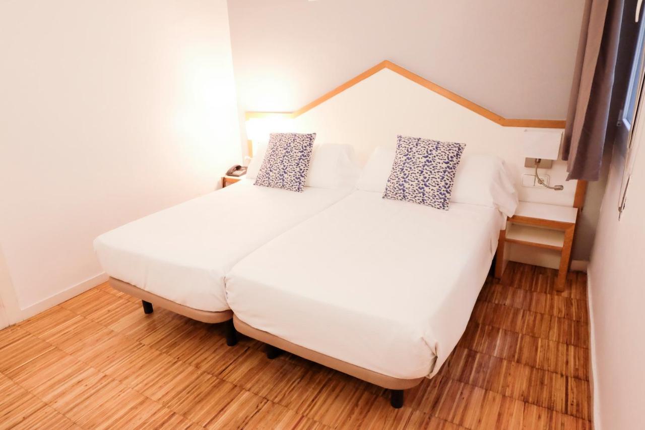 Hotel Subur Сиджес Экстерьер фото
